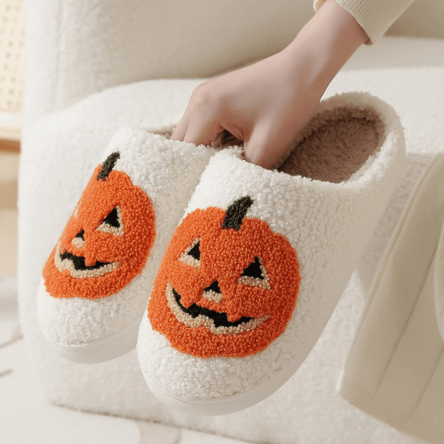 Cute Halloween Slippers for Women Perfect Soft Plush Comfy Warm Slip-On Halloween Pumpkin Slippers Fo Women Indoor Fluffy House Slippers for Women and Men Non-Slip Fuzzy Flat Slides